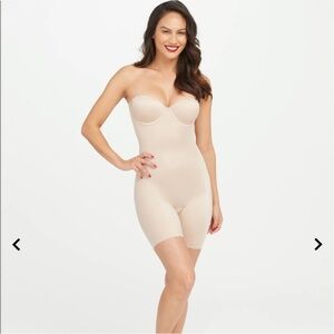 SPANX Suit Your Fancy Strapless Cupped Mid-Thigh Bodysuit Small no straps 19164